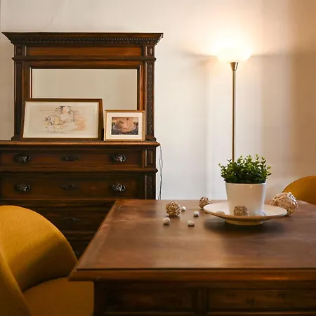 2 - Rustic Romantic Flat *