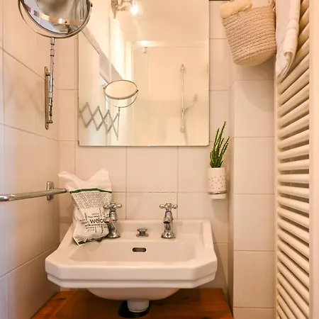 Apartment 2 - Rustic Romantic Flat *