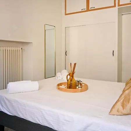 2 - Rustic Romantic Flat