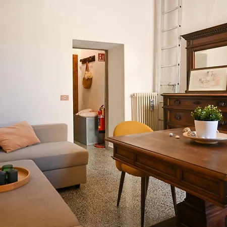 2 - Rustic Romantic Flat
