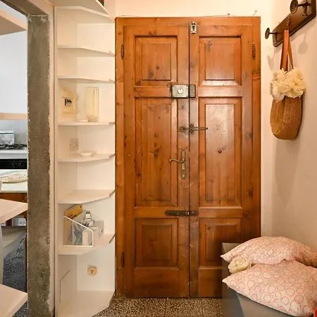 2 - Rustic Romantic Flat